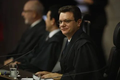 Ministro Odair Cunha, do TCU, em sessão, imagem da matéria original sobre carreira de tecnologia da União