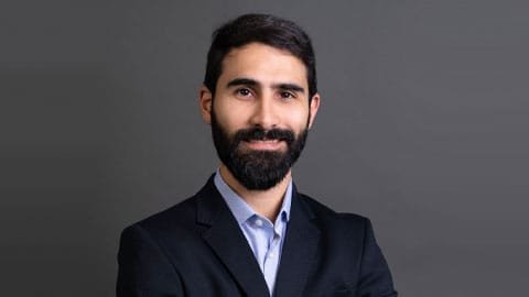 IA amplifica competência. Não cria